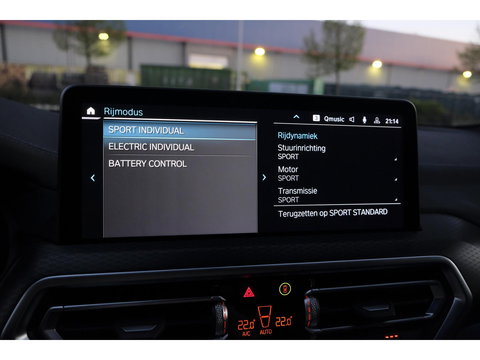 BMW X3 xDrive30e 292pk LCI M-sport Panoramadak X3M stoelen Brooklyn grau Trekhaak Adaptive cruise NLauto