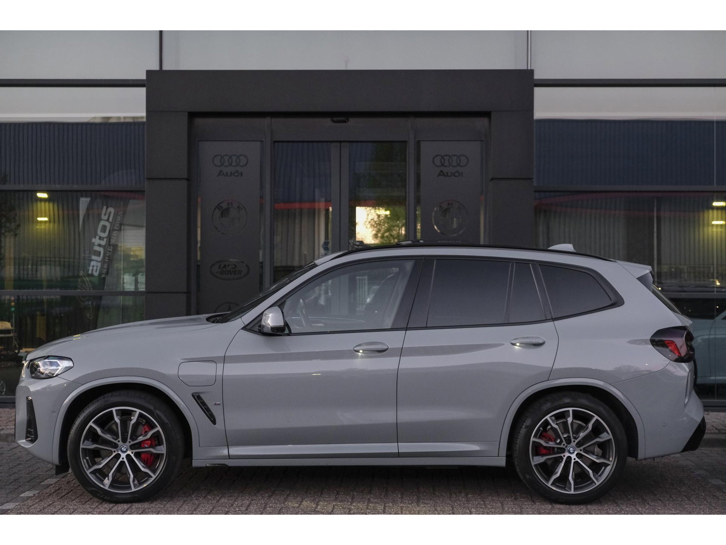BMW X3 xDrive30e 292pk LCI M-sport Panoramadak X3M stoelen Brooklyn grau Trekhaak Adaptive cruise NLauto