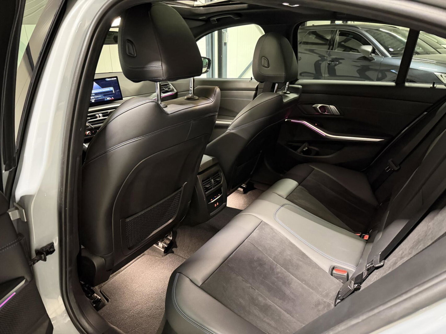 BMW 3 Serie 320e Sedan M-sport Pano Sfeer Brooklyn Grau NAP