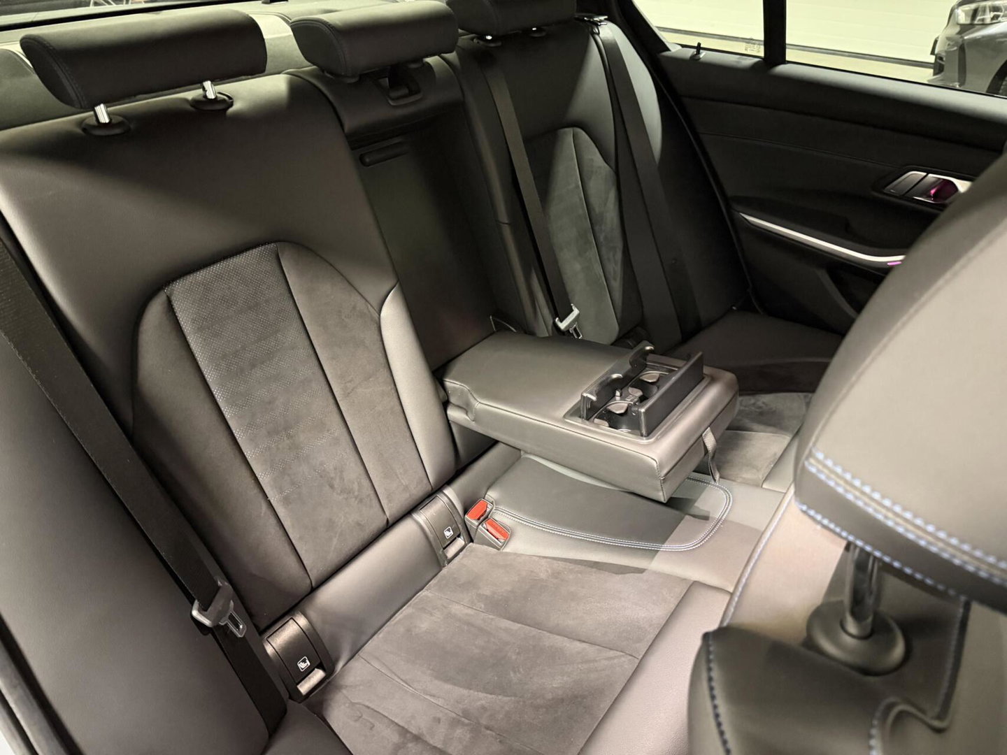 BMW 3 Serie 320e Sedan M-sport Pano Sfeer Brooklyn Grau NAP