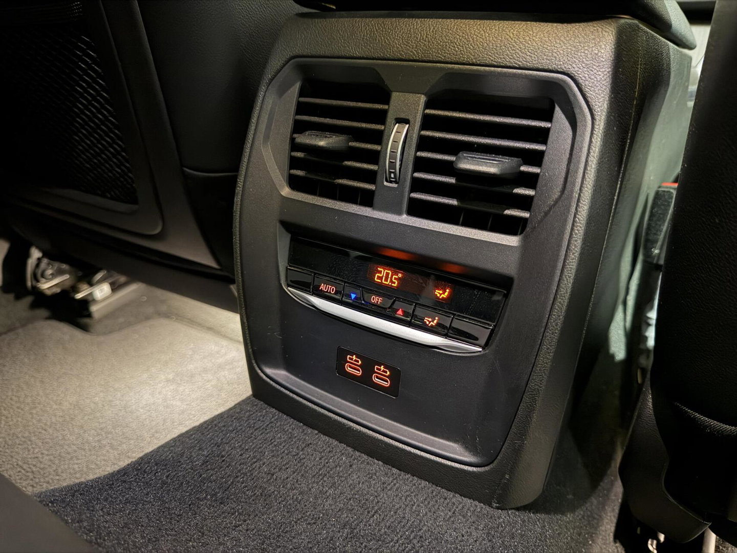 BMW 3 Serie 320e Sedan M-sport Pano Sfeer Brooklyn Grau NAP