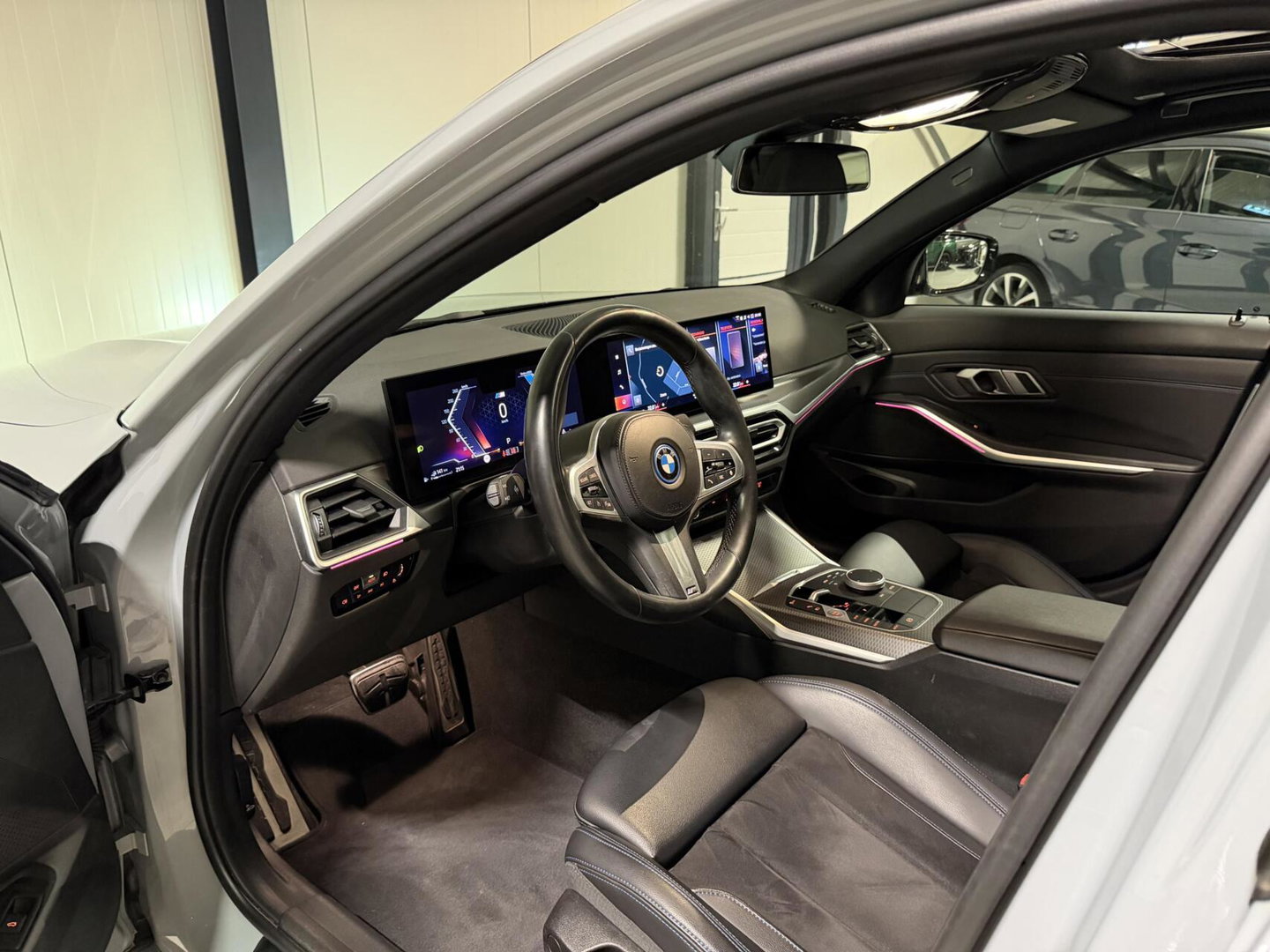 BMW 3 Serie 320e Sedan M-sport Pano Sfeer Brooklyn Grau NAP