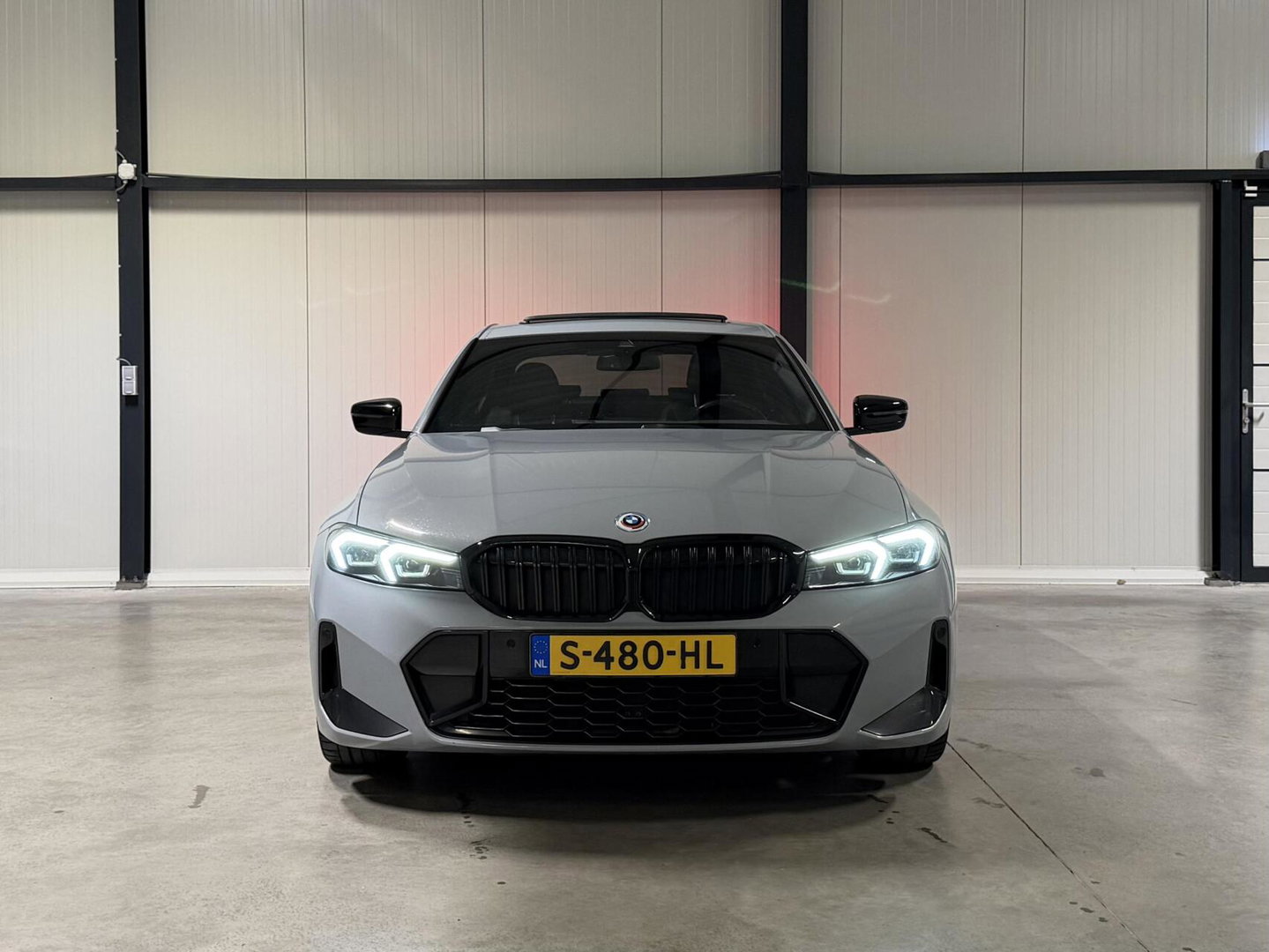 BMW 3 Serie 320e Sedan M-sport Pano Sfeer Brooklyn Grau NAP