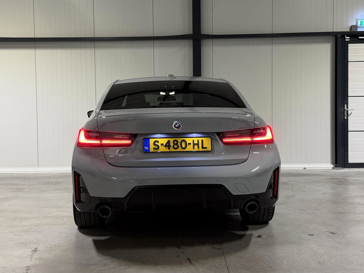 BMW 3 Serie 320e Sedan M-sport Pano Sfeer Brooklyn Grau NAP