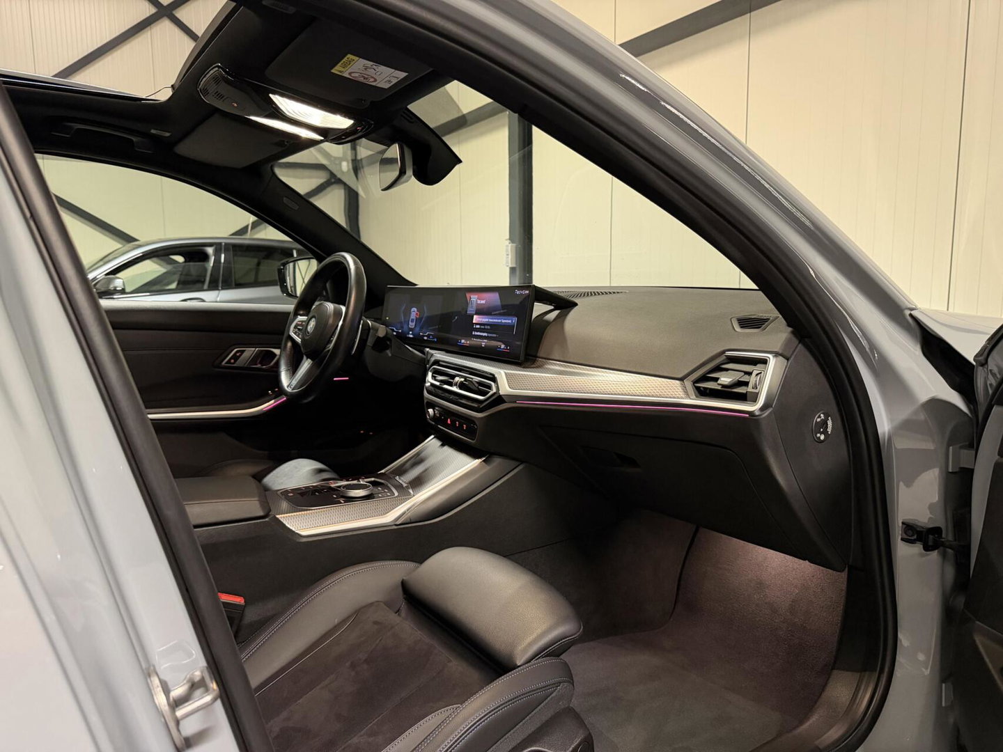 BMW 3 Serie 320e Sedan M-sport Pano Sfeer Brooklyn Grau NAP