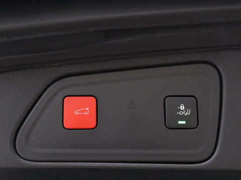 Peugeot 3008 1.6 HYbrid 225 GT | SOH 91,2% | Panoramadak | Leder | Stoelverwarming | 360 Camera | Massage | Adaptive cruise | Focal Sound | Carplay | Keyless | Full LED | Navigatie | PHEV | Plug In