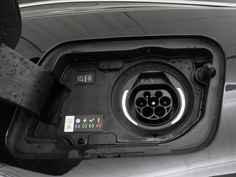 Peugeot 3008 1.6 HYbrid 225 GT | SOH 91,2% | Panoramadak | Leder | Stoelverwarming | 360 Camera | Massage | Adaptive cruise | Focal Sound | Carplay | Keyless | Full LED | Navigatie | PHEV | Plug In