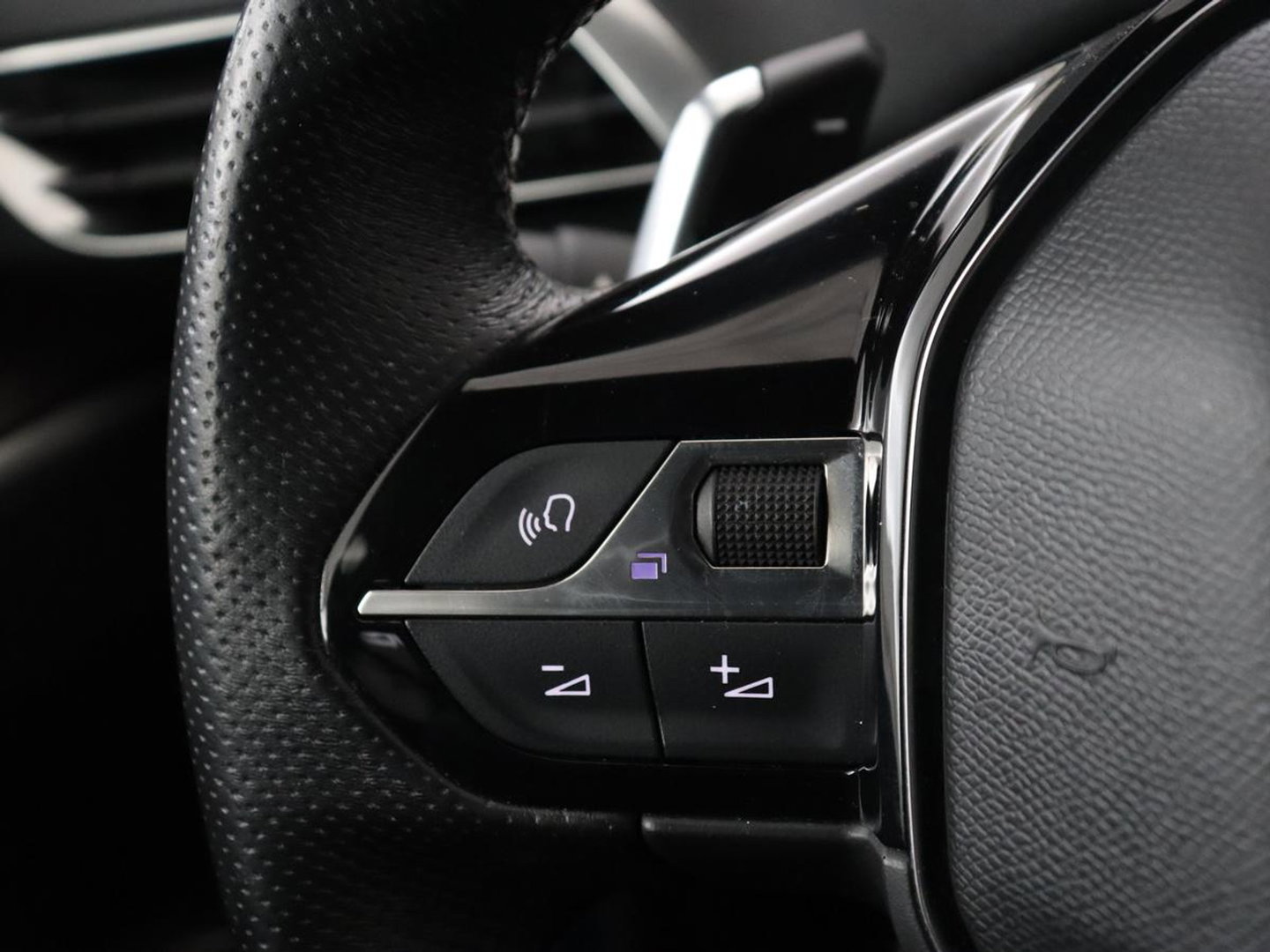 Peugeot 3008 1.6 HYbrid 225 GT | SOH 91,2% | Panoramadak | Leder | Stoelverwarming | 360 Camera | Massage | Adaptive cruise | Focal Sound | Carplay | Keyless | Full LED | Navigatie | PHEV | Plug In