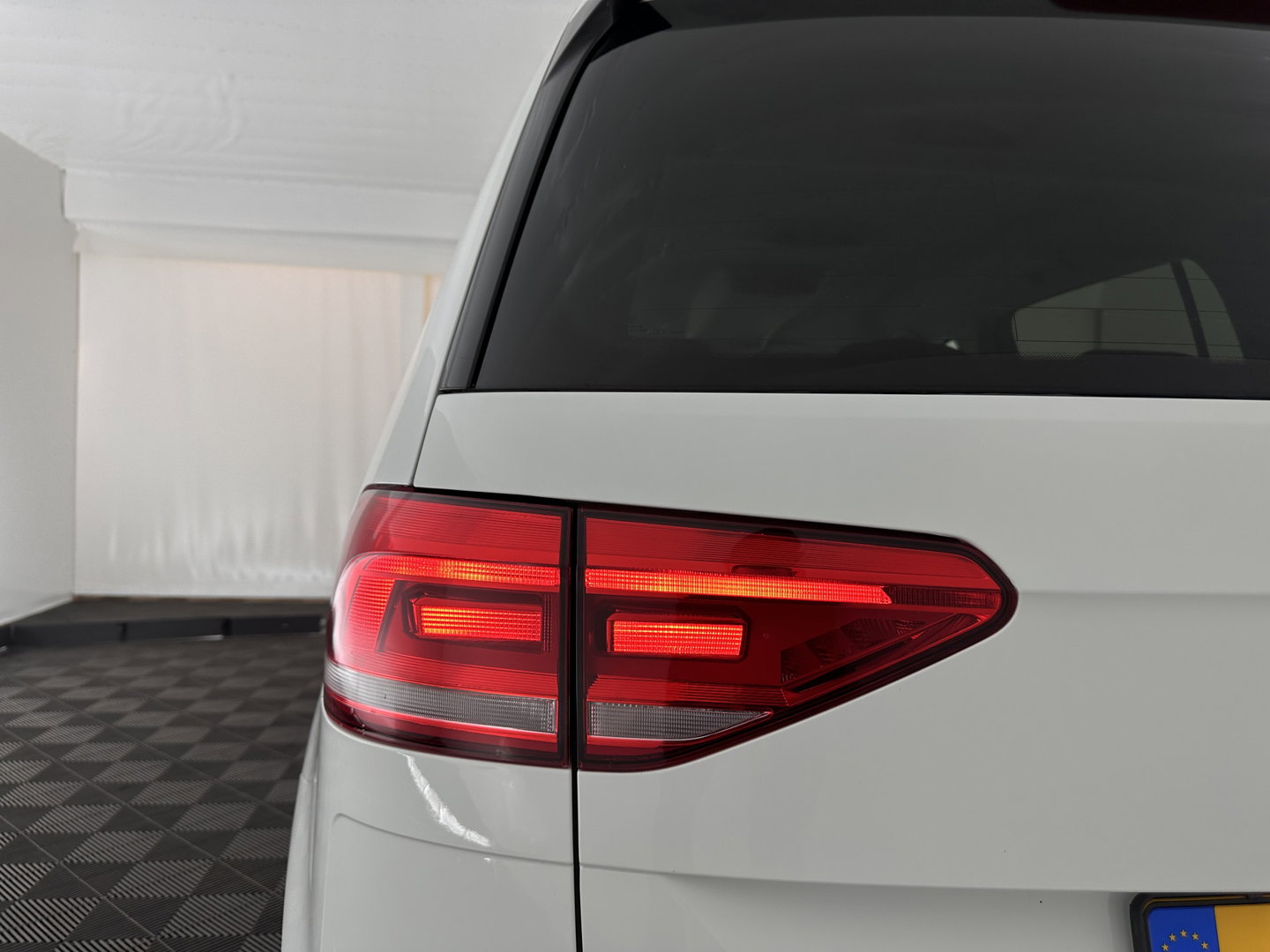 Volkswagen Touran 1.2 TSI Connected Series *NAVI-FULLMAP | HEATED-COMFORTSEATS | MASSAGE | PRIVACYGLASS | DAB | ECC | PDC | CRUISE | TOWBAR | 16''ALU*