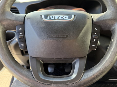 Iveco Daily 35C13 2.3 345 / JPM kipper met kist / dubbellucht / vaste prijs rijklaar € 17.950 ex btw / trekhaak 3500 kg / airco / cruise control / schotten neerklapbaar