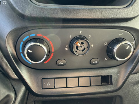 Iveco Daily 35C13 2.3 345 / JPM kipper met kist / dubbellucht / vaste prijs rijklaar € 17.950 ex btw / trekhaak 3500 kg / airco / cruise control / schotten neerklapbaar