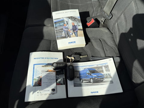 Iveco Daily 35C13 2.3 345 / JPM kipper met kist / dubbellucht / vaste prijs rijklaar € 17.950 ex btw / trekhaak 3500 kg / airco / cruise control / schotten neerklapbaar