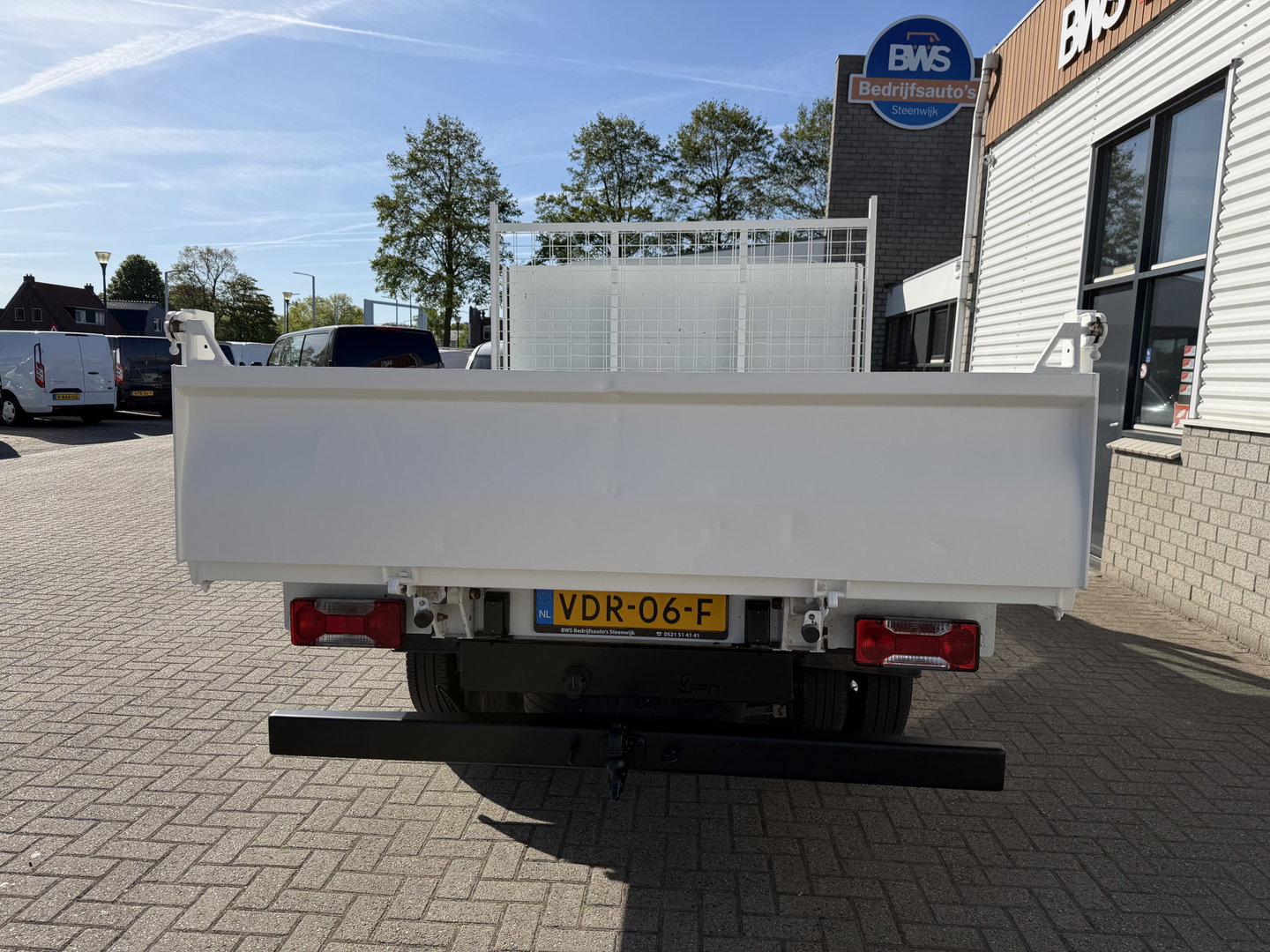 Iveco Daily 35C13 2.3 345 / JPM kipper met kist / dubbellucht / vaste prijs rijklaar € 17.950 ex btw / trekhaak 3500 kg / airco / cruise control / schotten neerklapbaar