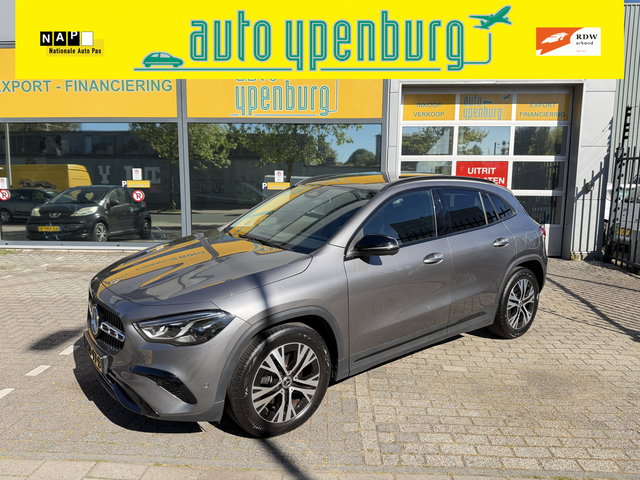 Mercedes-Benz GLA - 200 Luxery Line * Panoramadak * Sfeerverlichting * Multibeam Led * Leder / Stof *