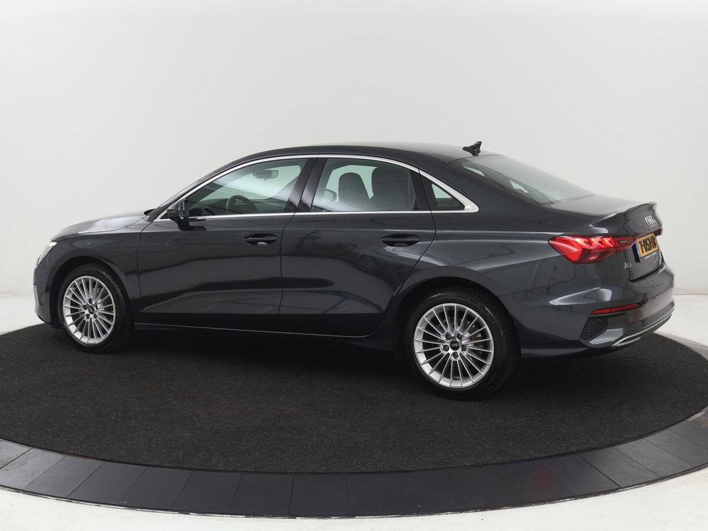 Audi A3 30 TFSI Advanced edition | Sportstoelen | Carplay | Virtual Cockpit | Climate control | Full LED | Navigatie | Cruise control | Parkeerhulp | Bluetooth