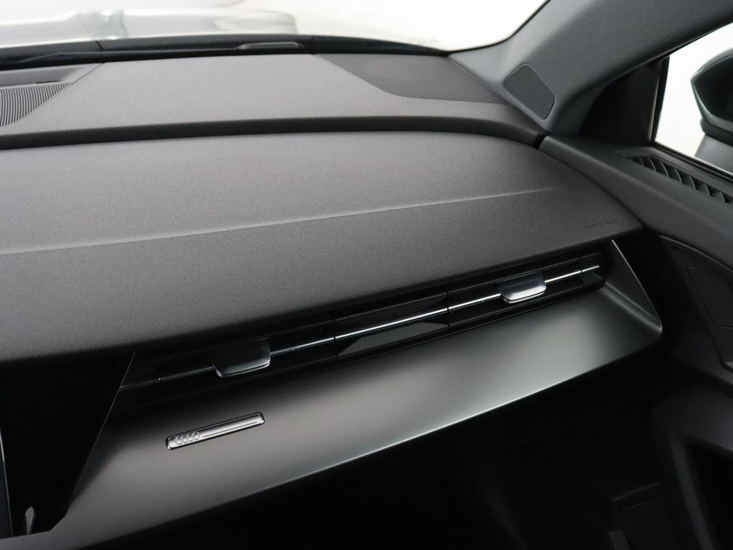 Audi A3 30 TFSI Advanced edition | Sportstoelen | Carplay | Virtual Cockpit | Climate control | Full LED | Navigatie | Cruise control | Parkeerhulp | Bluetooth