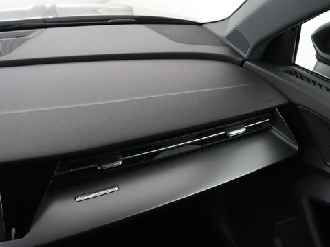 Audi A3 30 TFSI Advanced edition | Sportstoelen | Carplay | Virtual Cockpit | Climate control | Full LED | Navigatie | Cruise control | Parkeerhulp | Bluetooth