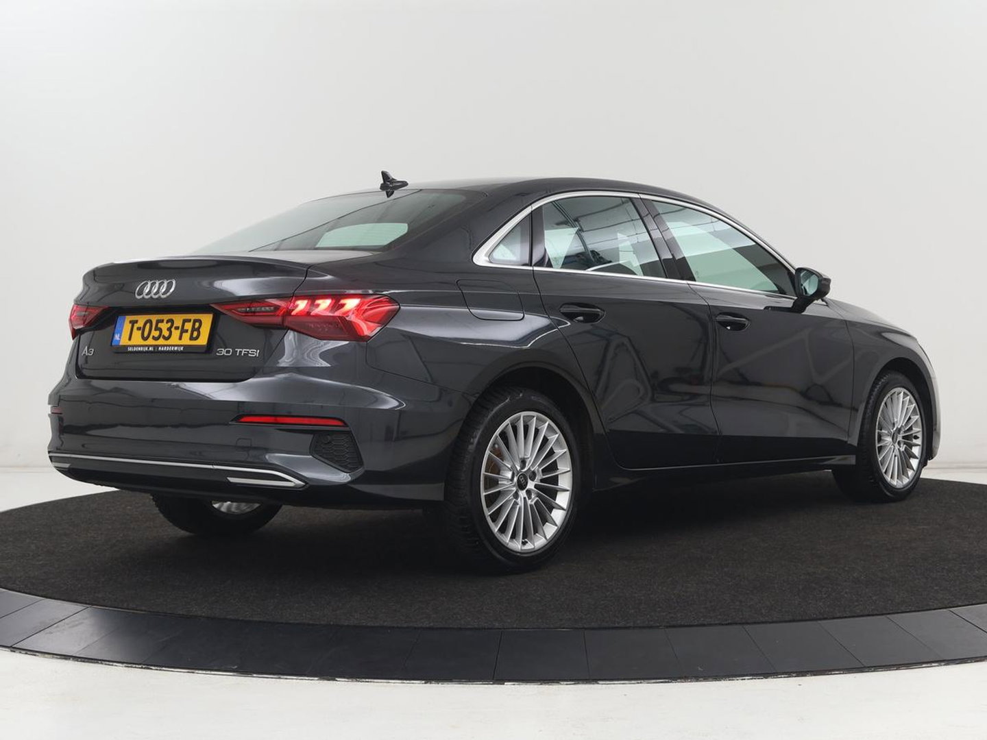 Audi A3 30 TFSI Advanced edition | Sportstoelen | Carplay | Virtual Cockpit | Climate control | Full LED | Navigatie | Cruise control | Parkeerhulp | Bluetooth
