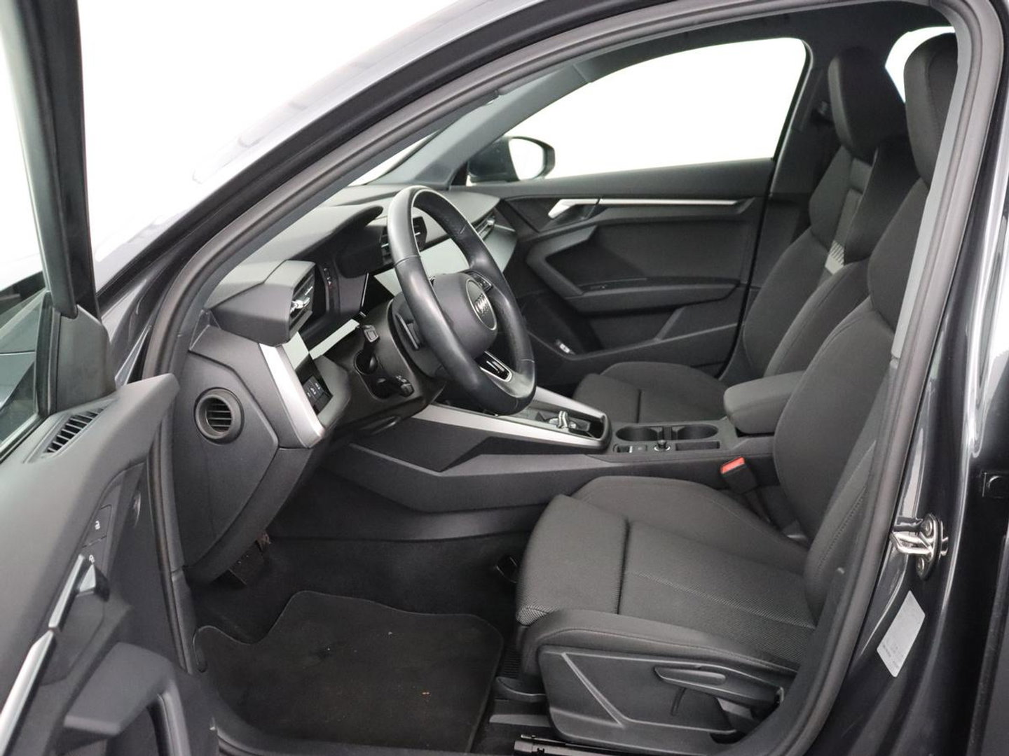 Audi A3 30 TFSI Advanced edition | Sportstoelen | Carplay | Virtual Cockpit | Climate control | Full LED | Navigatie | Cruise control | Parkeerhulp | Bluetooth
