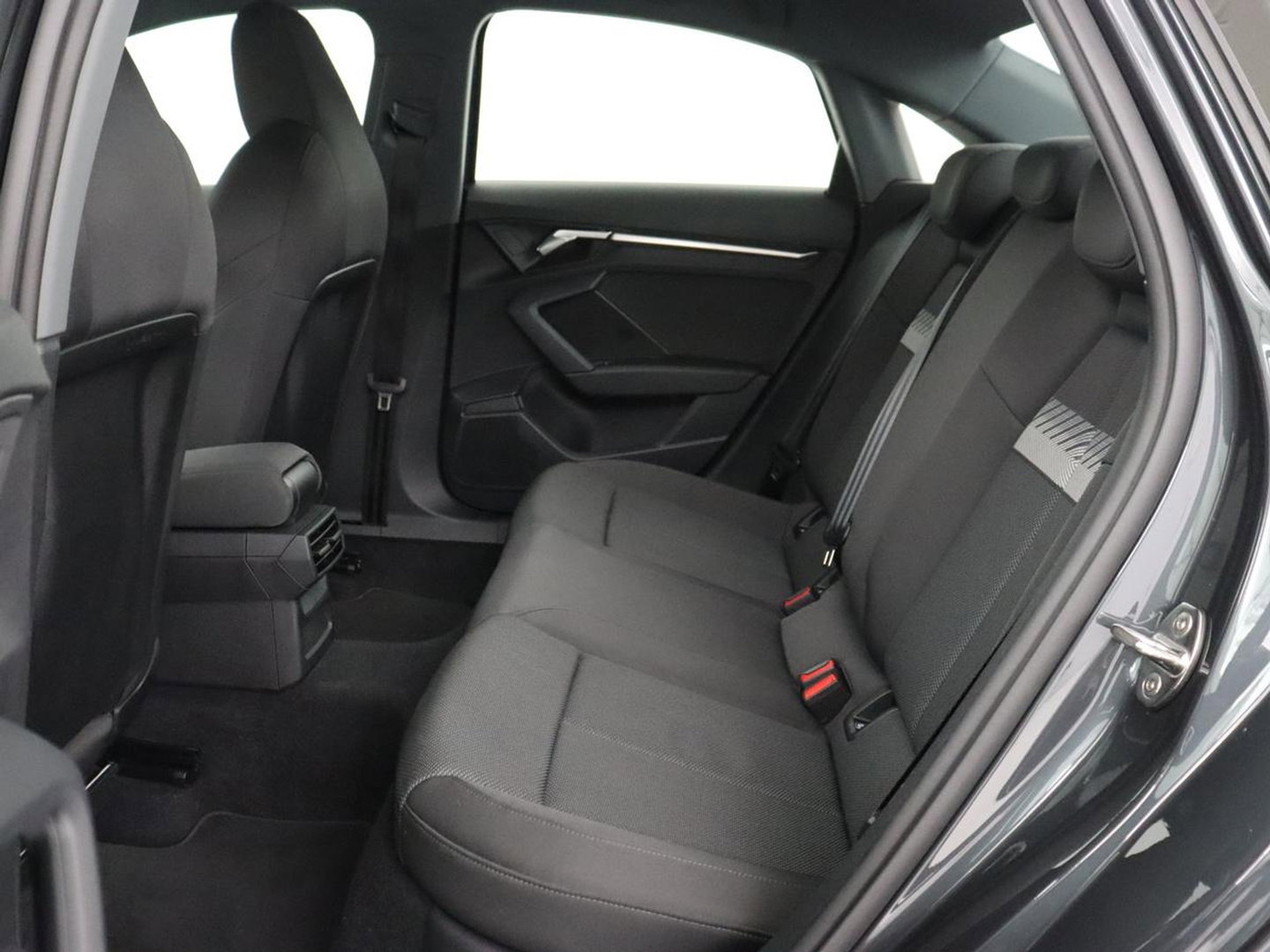 Audi A3 30 TFSI Advanced edition | Sportstoelen | Carplay | Virtual Cockpit | Climate control | Full LED | Navigatie | Cruise control | Parkeerhulp | Bluetooth