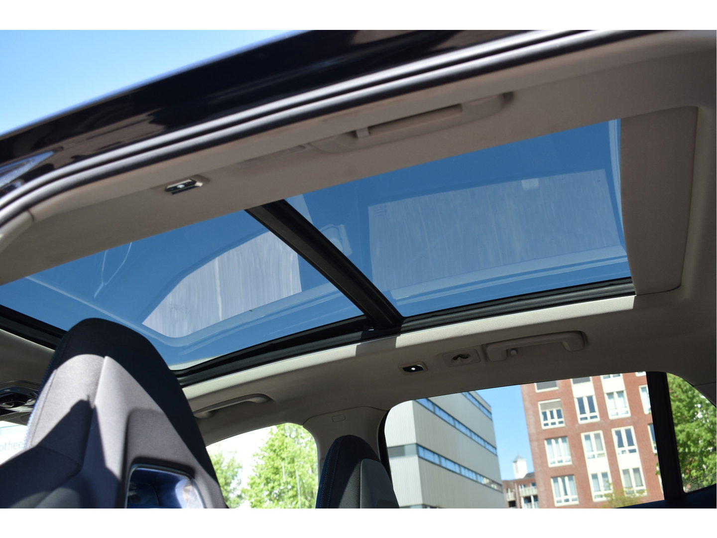 Lynk & Co 01 1.5 261 pk | 360 gr.camera | Trekhaak | Pano.dak | Keyless | Carplay | DAB | Adapt.CC | Allweathers