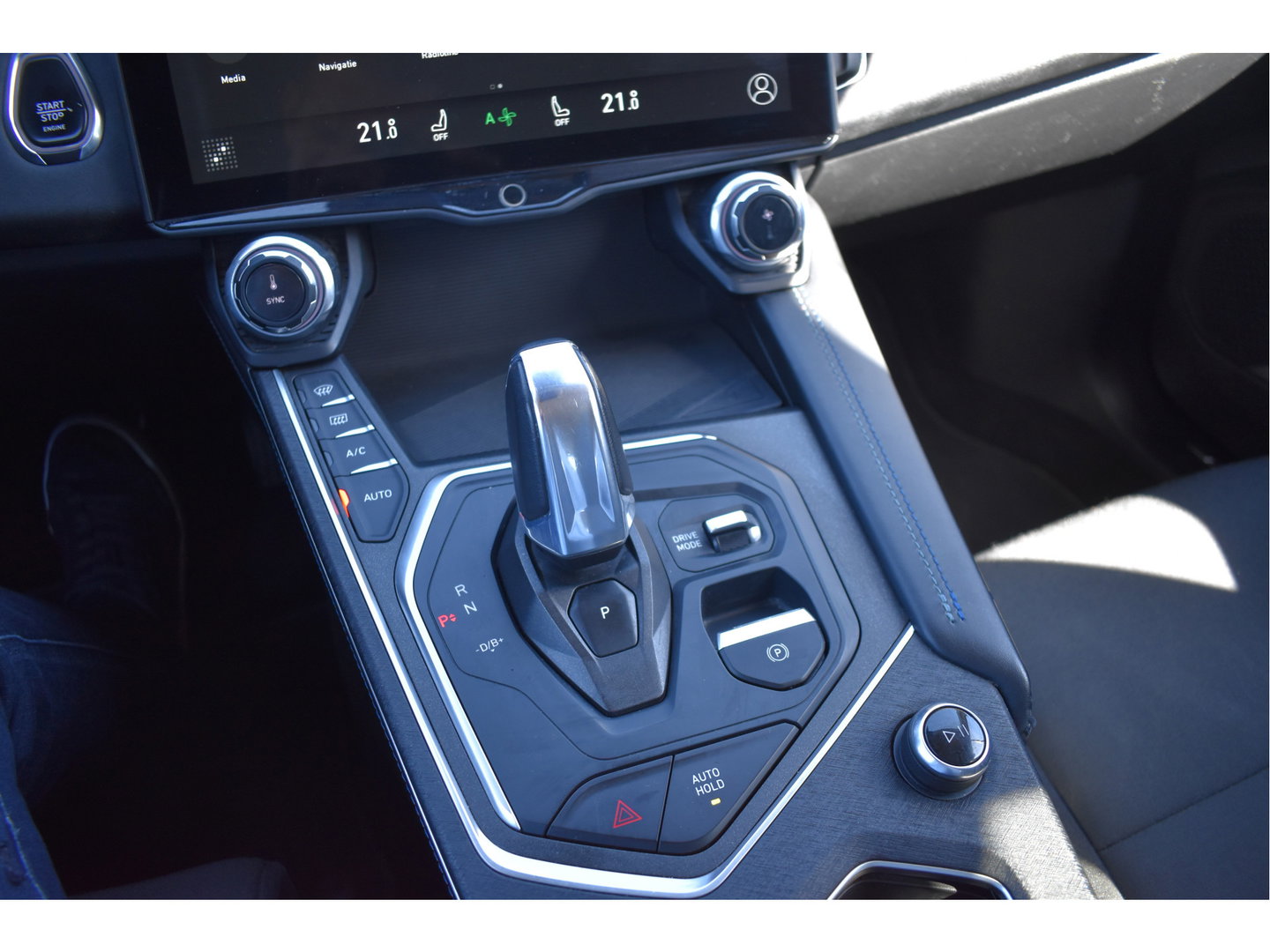 Lynk & Co 01 1.5 261 pk | 360 gr.camera | Trekhaak | Pano.dak | Keyless | Carplay | DAB | Adapt.CC | Allweathers
