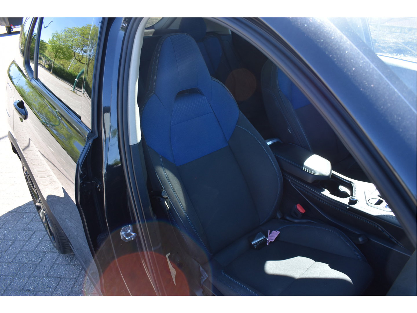 Lynk & Co 01 1.5 261 pk | 360 gr.camera | Trekhaak | Pano.dak | Keyless | Carplay | DAB | Adapt.CC | Allweathers