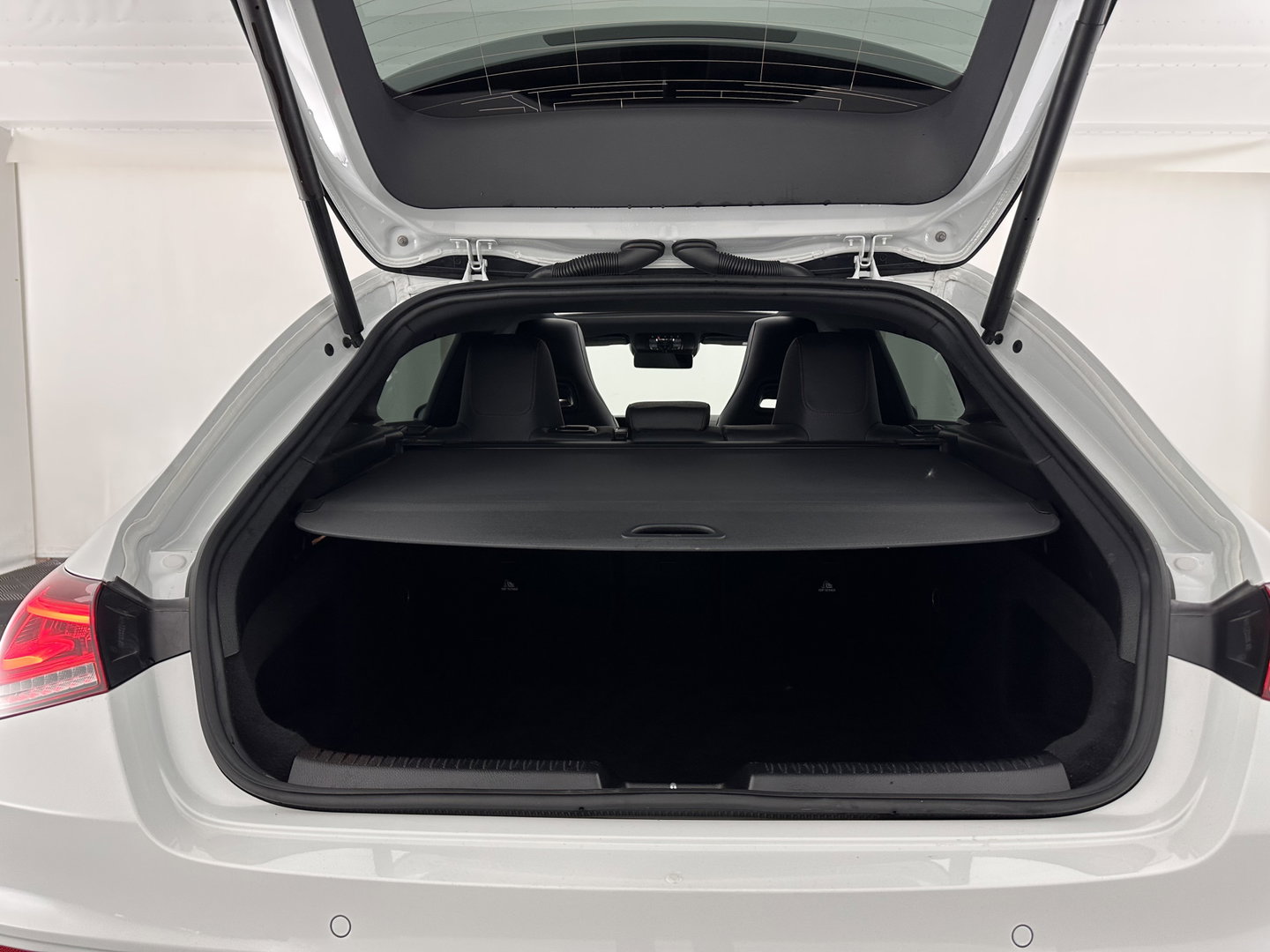 Mercedes-Benz CLA-Klasse Shooting Brake 200 d AMG-Sportpack Business Solution (INCL-BTW) *PANO | DISTRONIC | LEATHER-MICROFIBRE | MULTIBEAM | AMBIENTLIGHT | BLINDSPOT | HEATED-SPORTSEATS | WIDESCREEN-DIGICOCKPIT | DAB+ | NAVI-FULLMAP | CAMERA | PRIVACYGLASS | 18''ALU*