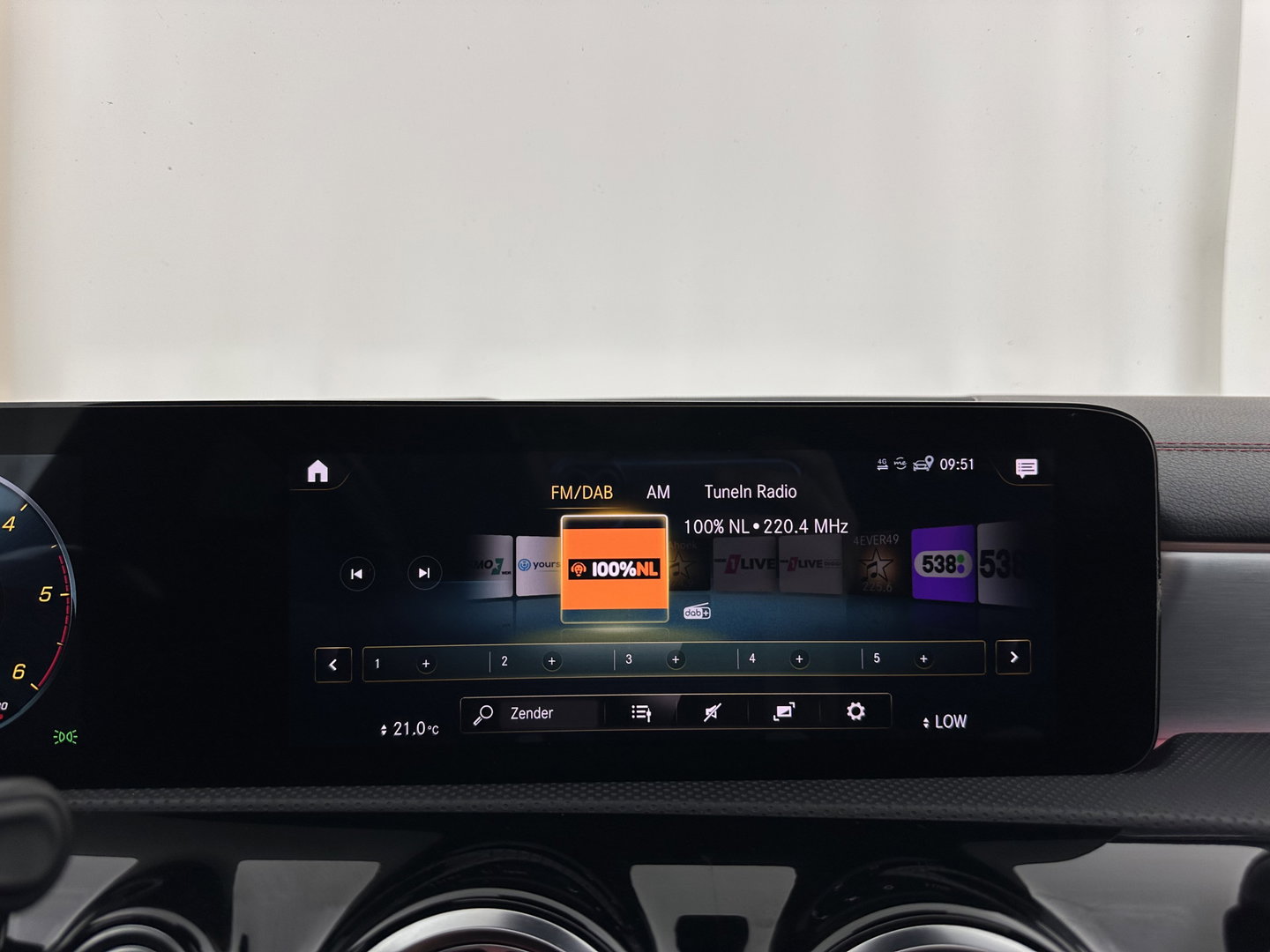 Mercedes-Benz CLA-Klasse Shooting Brake 200 d AMG-Sportpack Business Solution (INCL-BTW) *PANO | DISTRONIC | LEATHER-MICROFIBRE | MULTIBEAM | AMBIENTLIGHT | BLINDSPOT | HEATED-SPORTSEATS | WIDESCREEN-DIGICOCKPIT | DAB+ | NAVI-FULLMAP | CAMERA | PRIVACYGLASS | 18''ALU*