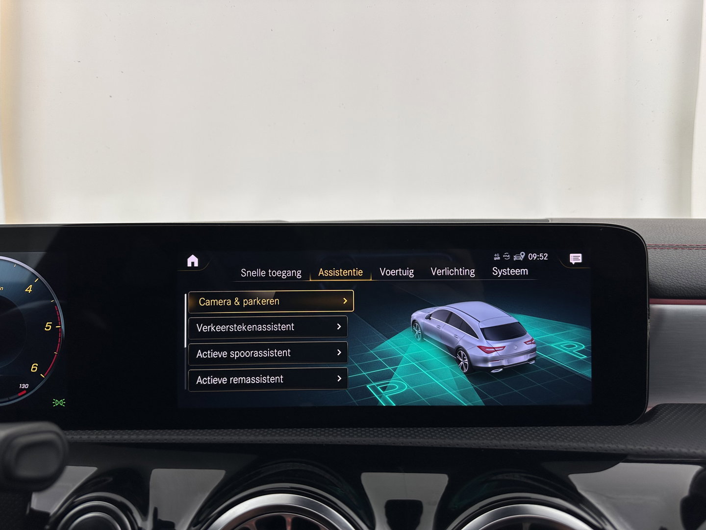 Mercedes-Benz CLA-Klasse Shooting Brake 200 d AMG-Sportpack Business Solution (INCL-BTW) *PANO | DISTRONIC | LEATHER-MICROFIBRE | MULTIBEAM | AMBIENTLIGHT | BLINDSPOT | HEATED-SPORTSEATS | WIDESCREEN-DIGICOCKPIT | DAB+ | NAVI-FULLMAP | CAMERA | PRIVACYGLASS | 18''ALU*