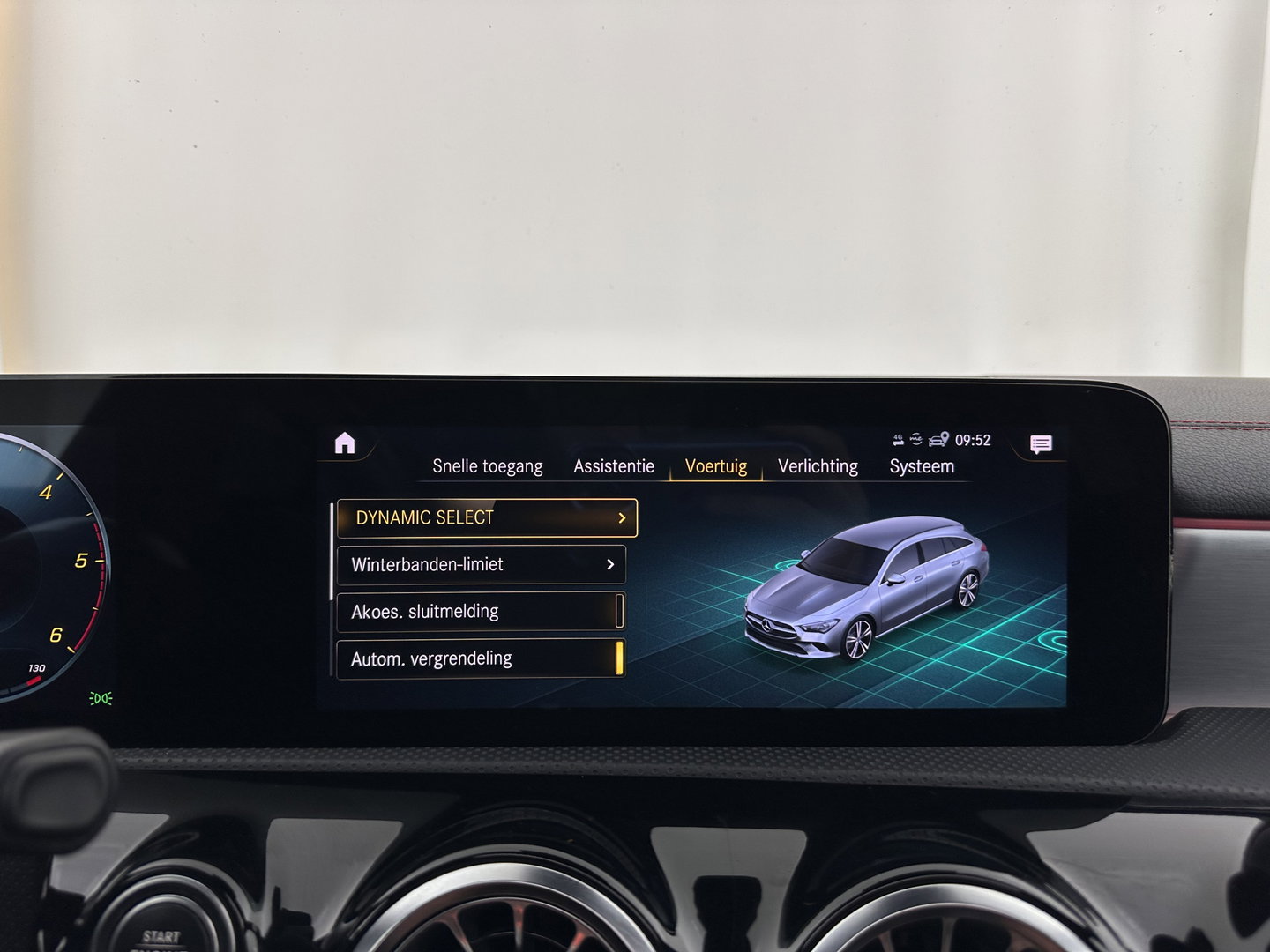 Mercedes-Benz CLA-Klasse Shooting Brake 200 d AMG-Sportpack Business Solution (INCL-BTW) *PANO | DISTRONIC | LEATHER-MICROFIBRE | MULTIBEAM | AMBIENTLIGHT | BLINDSPOT | HEATED-SPORTSEATS | WIDESCREEN-DIGICOCKPIT | DAB+ | NAVI-FULLMAP | CAMERA | PRIVACYGLASS | 18''ALU*