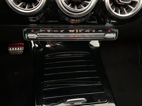 Mercedes-Benz CLA-Klasse Shooting Brake 200 d AMG-Sportpack Business Solution (INCL-BTW) *PANO | DISTRONIC | LEATHER-MICROFIBRE | MULTIBEAM | AMBIENTLIGHT | BLINDSPOT | HEATED-SPORTSEATS | WIDESCREEN-DIGICOCKPIT | DAB+ | NAVI-FULLMAP | CAMERA | PRIVACYGLASS | 18''ALU*