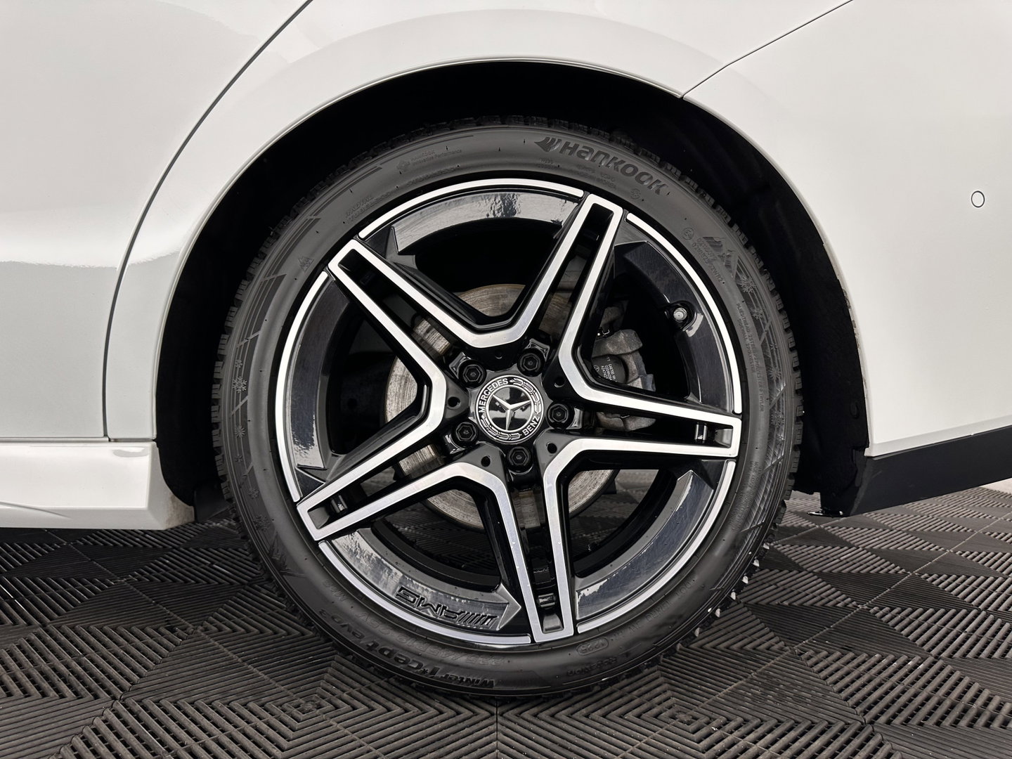 Mercedes-Benz CLA-Klasse Shooting Brake 200 d AMG-Sportpack Business Solution (INCL-BTW) *PANO | DISTRONIC | LEATHER-MICROFIBRE | MULTIBEAM | AMBIENTLIGHT | BLINDSPOT | HEATED-SPORTSEATS | WIDESCREEN-DIGICOCKPIT | DAB+ | NAVI-FULLMAP | CAMERA | PRIVACYGLASS | 18''ALU*