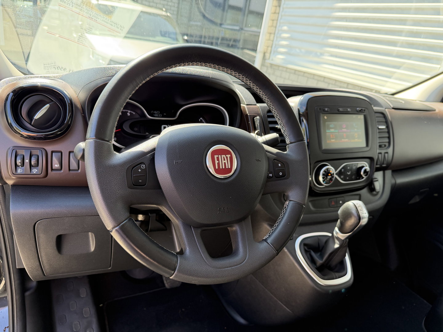 Fiat Talento 2.0 MultiJet 170pk automaat L2H1 SX DC 5 persoons / vaste prijs rijklaar € 21.950 ex btw / lease vanaf € 358 / dubbele schuifdeur / airco / cruise / camera / navigatie / trekhaak !