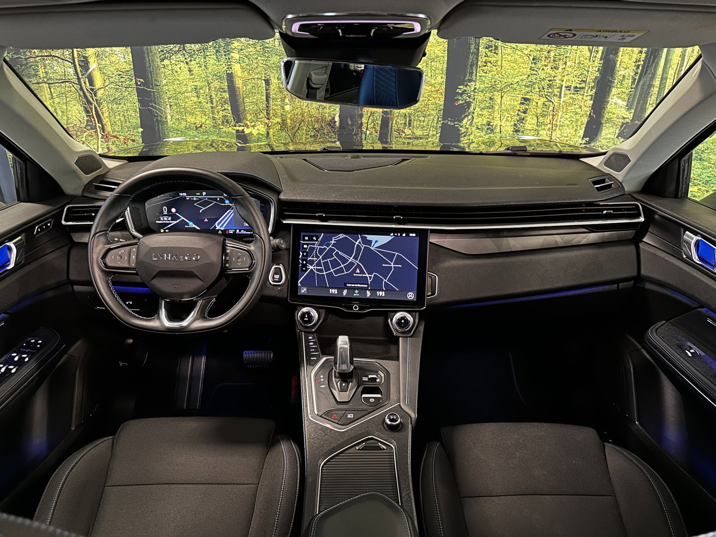 Lynk & Co 01 1.5 | Panoramadak | Adaptive Cruise Control | Keyless | Elektrische Bestuurdersstoel + Geheugen | Parkeersensoren | Apple Carplay | Android Auto | Infinity Geluidssysteem |