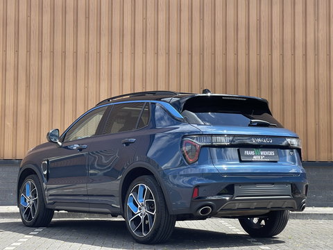 Lynk & Co 01 1.5 | Panoramadak | Adaptive Cruise Control | Keyless | Elektrische Bestuurdersstoel + Geheugen | Parkeersensoren | Apple Carplay | Android Auto | Infinity Geluidssysteem |