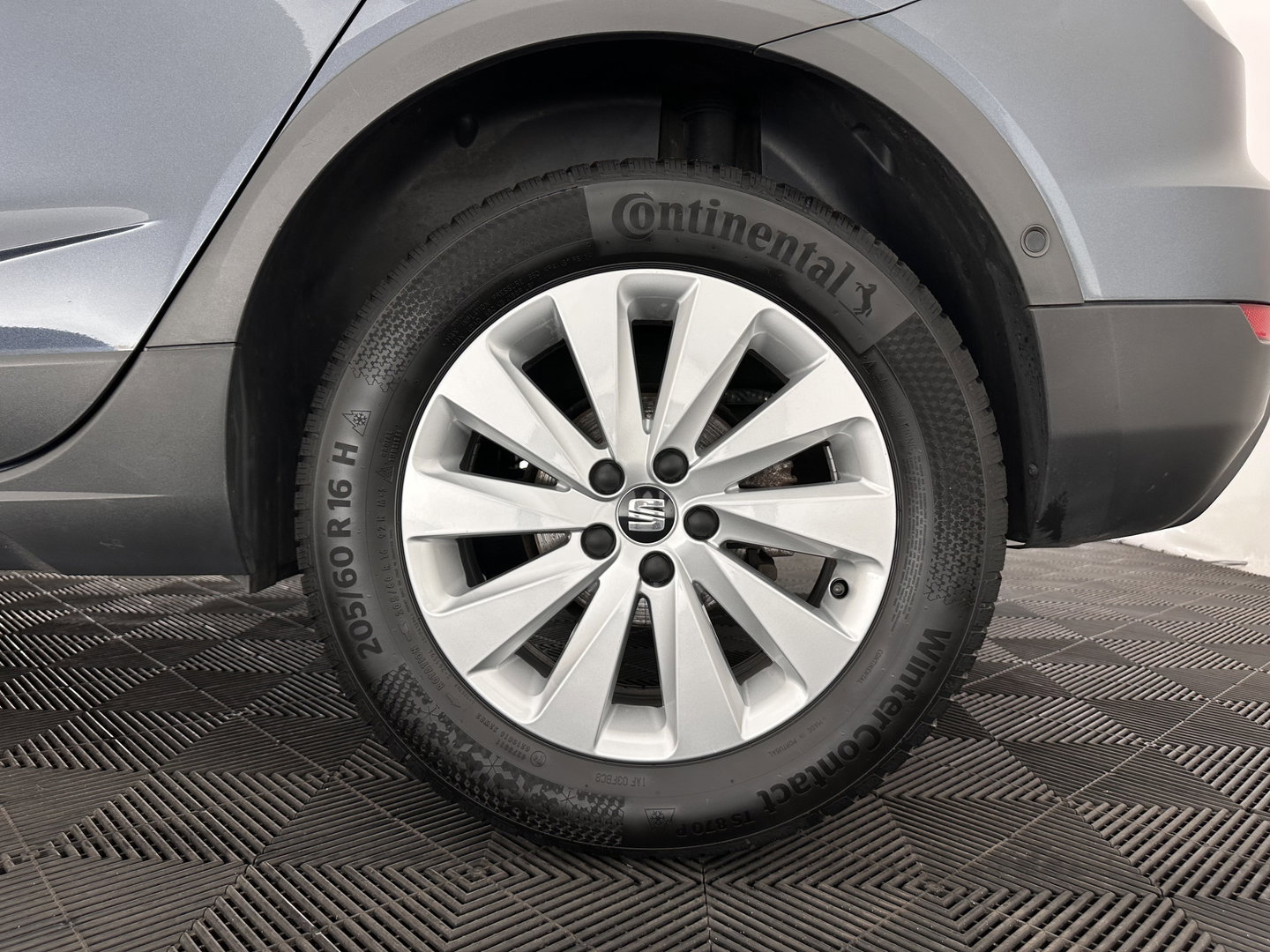 SEAT Arona 1.0 TSI Style Business Intense (INCL-BTW) Aut. *ADAPTIVE-CRUISE | NAVI-FULLMAP | KEYLESS | CAMERA | DAB | CARPLAY | PRIVACY-GLASS | ECC | PDC | 16''ALU*