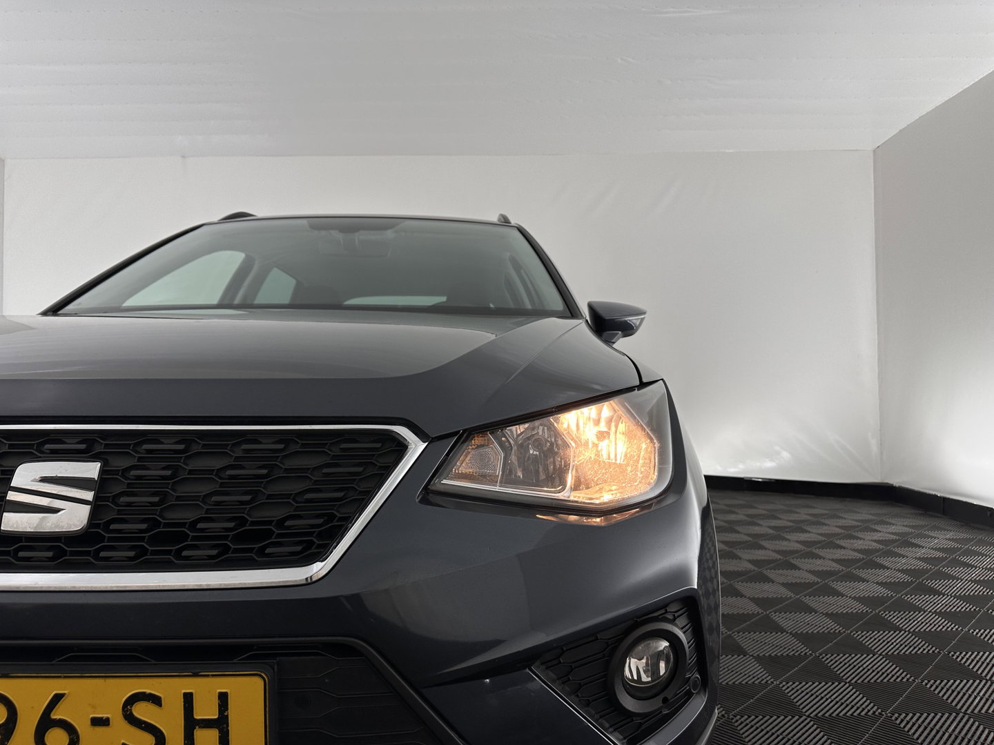 SEAT Arona 1.0 TSI Style Business Intense (INCL-BTW) Aut. *ADAPTIVE-CRUISE | NAVI-FULLMAP | KEYLESS | CAMERA | DAB | CARPLAY | PRIVACY-GLASS | ECC | PDC | 16''ALU*
