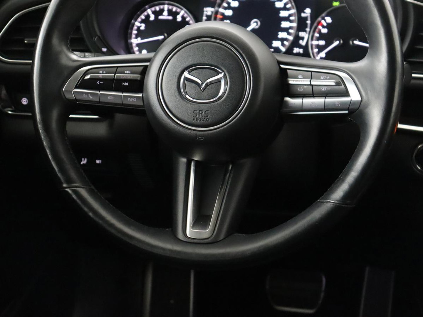 Mazda CX-30 2.0 e-SkyActiv-X M Hybrid Luxury | Leder | Trekhaak | Stoelverwarming | 360 Camera | Head-Up | Carplay | Bose Sound | Stuurverwarming | Navigatie | Keyless | Climate control