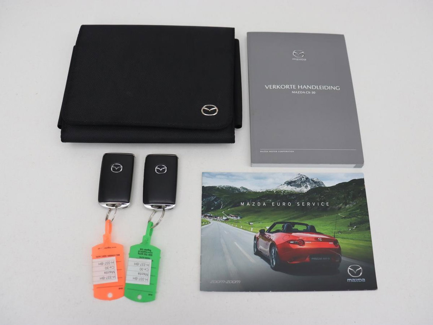 Mazda CX-30 2.0 e-SkyActiv-X M Hybrid Luxury | Leder | Trekhaak | Stoelverwarming | 360 Camera | Head-Up | Carplay | Bose Sound | Stuurverwarming | Navigatie | Keyless | Climate control