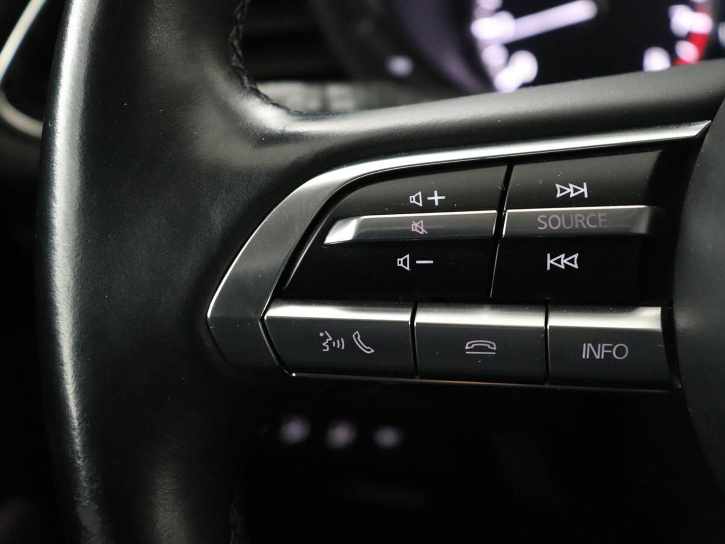 Mazda CX-30 2.0 e-SkyActiv-X M Hybrid Luxury | Leder | Trekhaak | Stoelverwarming | 360 Camera | Head-Up | Carplay | Bose Sound | Stuurverwarming | Navigatie | Keyless | Climate control