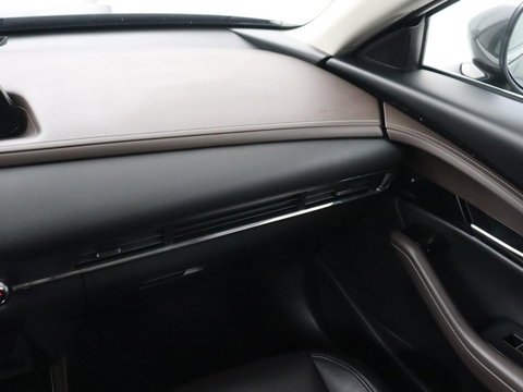 Mazda CX-30 2.0 e-SkyActiv-X M Hybrid Luxury | Leder | Trekhaak | Stoelverwarming | 360 Camera | Head-Up | Carplay | Bose Sound | Stuurverwarming | Navigatie | Keyless | Climate control