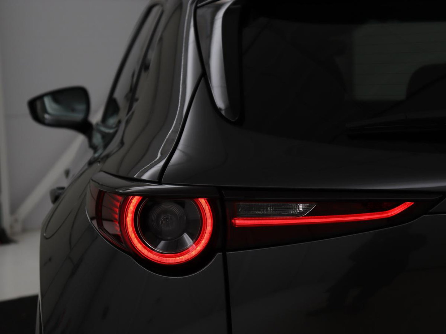 Mazda CX-30 2.0 e-SkyActiv-X M Hybrid Luxury | Leder | Trekhaak | Stoelverwarming | 360 Camera | Head-Up | Carplay | Bose Sound | Stuurverwarming | Navigatie | Keyless | Climate control