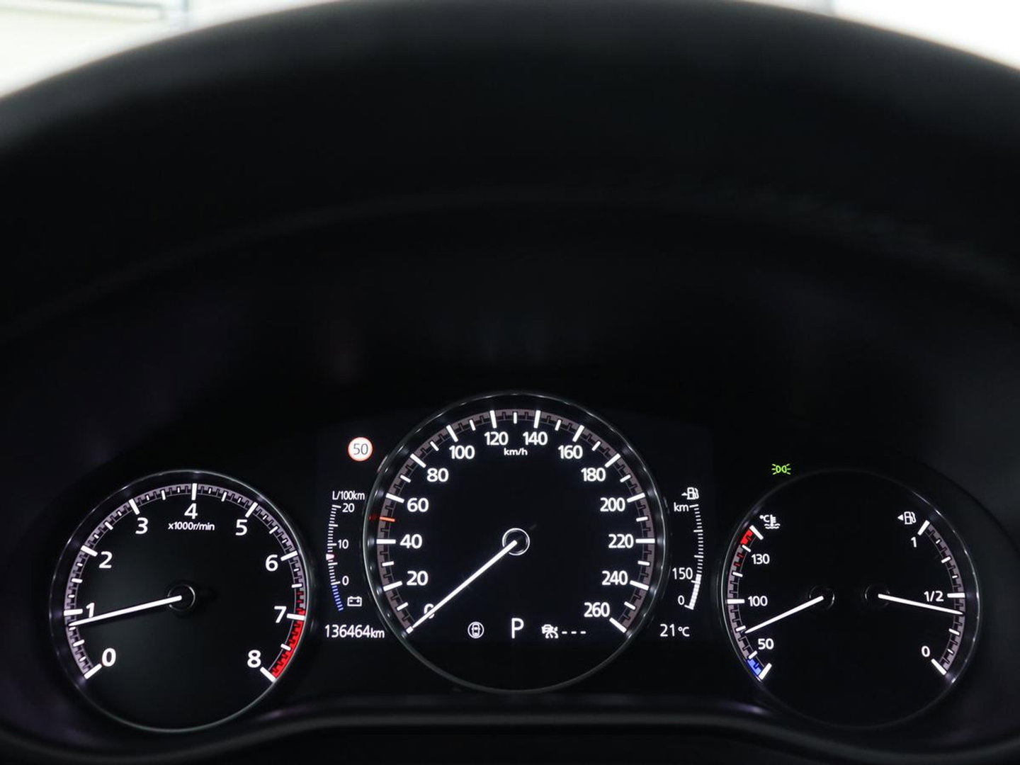 Mazda CX-30 2.0 e-SkyActiv-X M Hybrid Luxury | Leder | Trekhaak | Stoelverwarming | 360 Camera | Head-Up | Carplay | Bose Sound | Stuurverwarming | Navigatie | Keyless | Climate control