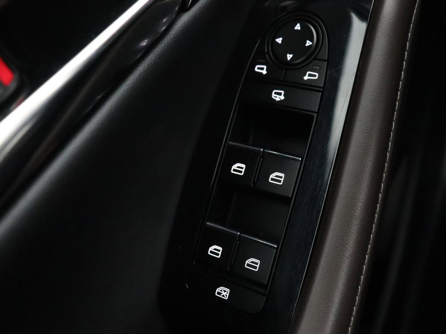 Mazda CX-30 2.0 e-SkyActiv-X M Hybrid Luxury | Leder | Trekhaak | Stoelverwarming | 360 Camera | Head-Up | Carplay | Bose Sound | Stuurverwarming | Navigatie | Keyless | Climate control