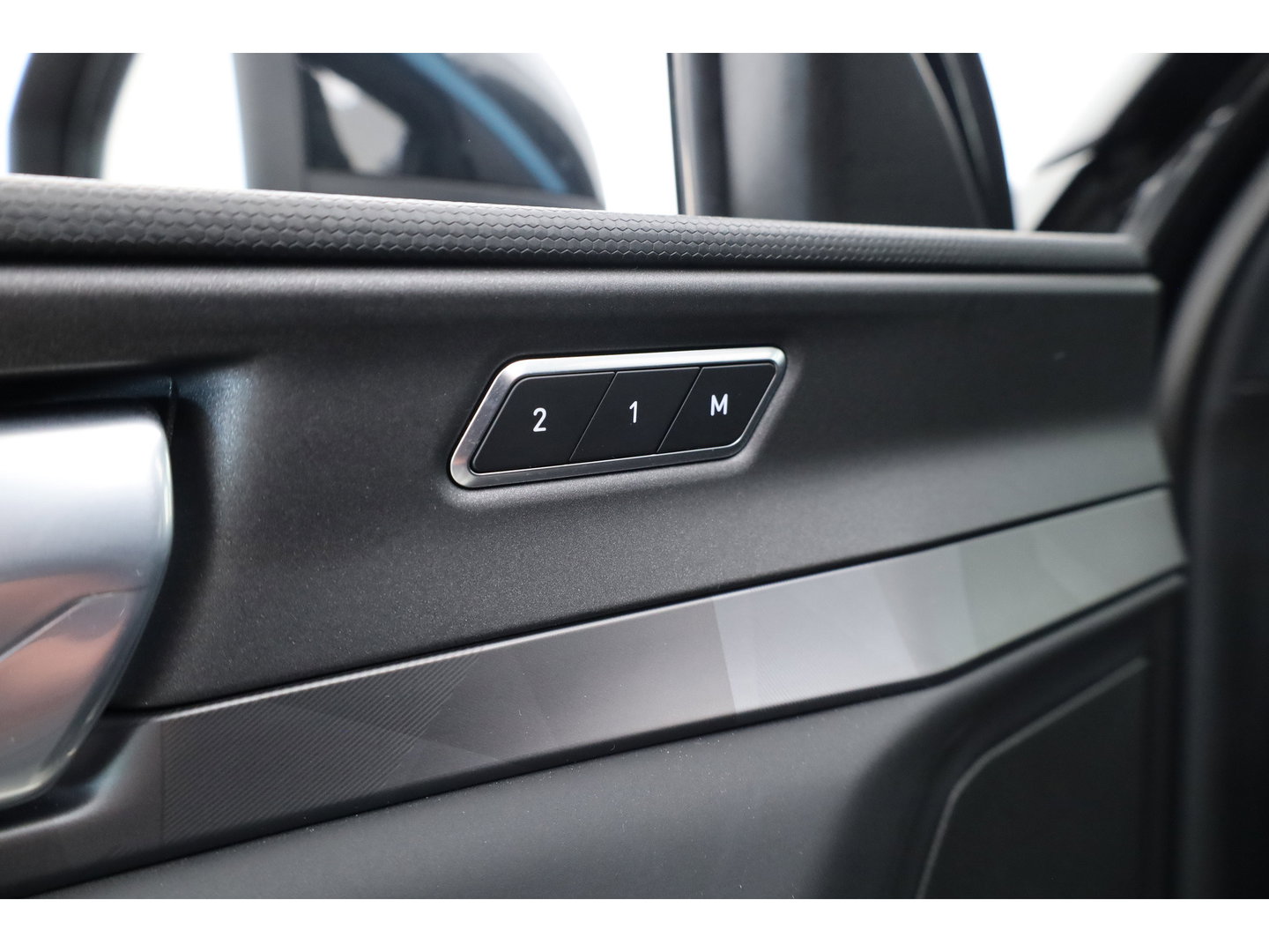 Lynk & Co 01 1.5 MY23 | Zwartehemel | Pano | 360cam + PDC | Adapt. Cruise | Memory | Stoelverw. | Apple CarPlay X