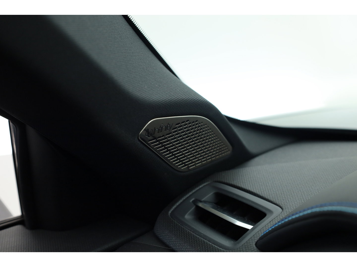 Lynk & Co 01 1.5 MY23 | Zwartehemel | Pano | 360cam + PDC | Adapt. Cruise | Memory | Stoelverw. | Apple CarPlay X