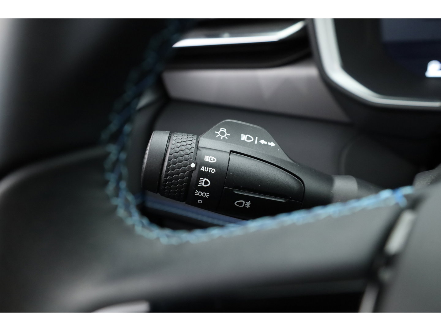 Lynk & Co 01 1.5 MY23 | Zwartehemel | Pano | 360cam + PDC | Adapt. Cruise | Memory | Stoelverw. | Apple CarPlay X