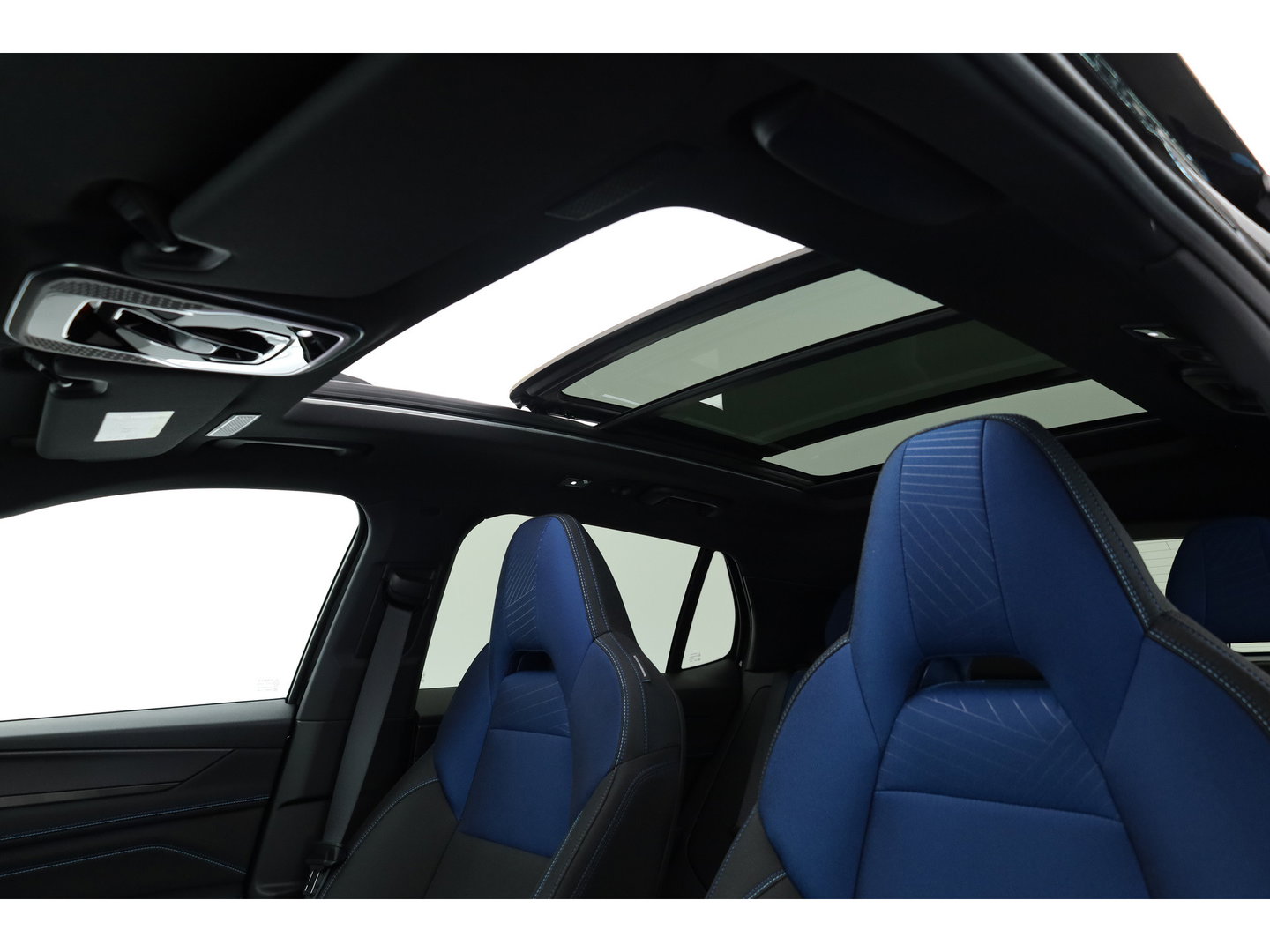 Lynk & Co 01 1.5 MY23 | Zwartehemel | Pano | 360cam + PDC | Adapt. Cruise | Memory | Stoelverw. | Apple CarPlay X