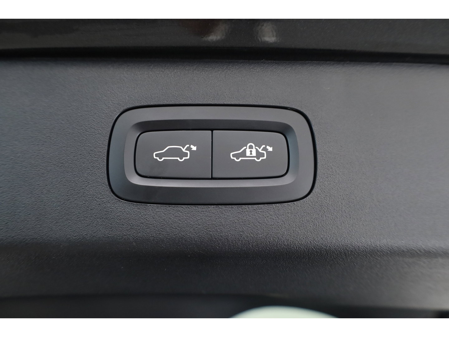 Lynk & Co 01 1.5 MY23 | Zwartehemel | Pano | 360cam + PDC | Adapt. Cruise | Memory | Stoelverw. | Apple CarPlay X